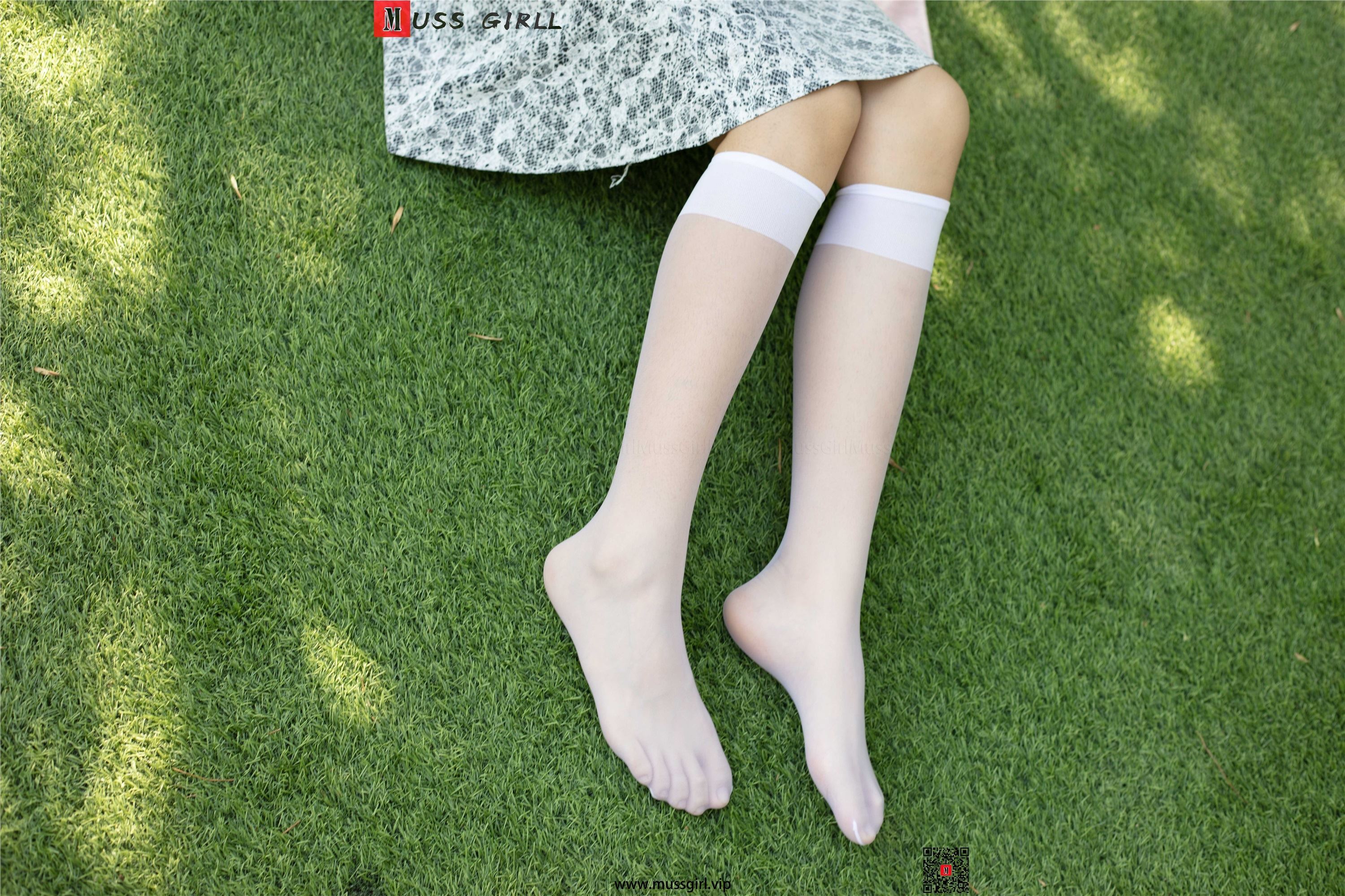 MussGirl慕丝女郎  NO.209 公园碎花裙过膝白丝